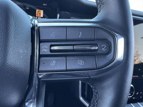 Used 2025 GMC Acadia Elevation image 23