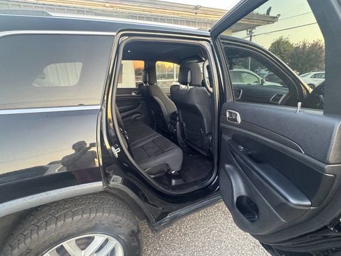 Used 2017 Jeep Grand Cherokee Laredo w/ Quick Order Package 23E image 14