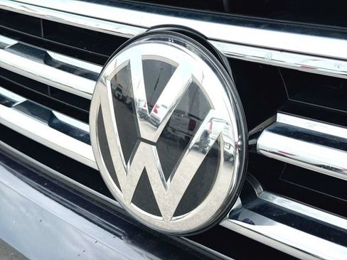 Used 2019 Volkswagen Tiguan SEL Premium R-Line AWD/4WD image 32