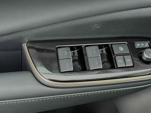 New 2025 Toyota Crown Signia image 13