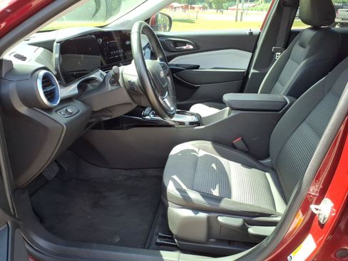 Used 2024 Chevrolet Trax LT w/ Driver Confidence Package FWD image 13