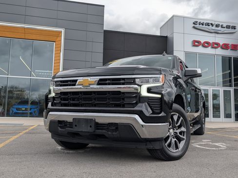 Used 2022 Chevrolet Silverado 1500 LT AWD/4WD image 1