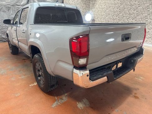Used 2020 Toyota Tacoma SR5 AWD/4WD image 5