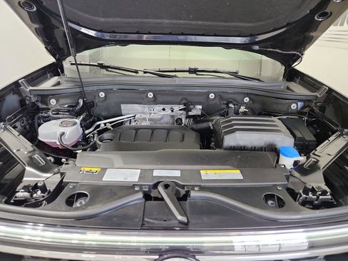 Certified 2025 Volkswagen Atlas SE w/ Panoramic Sunroof Package image 40