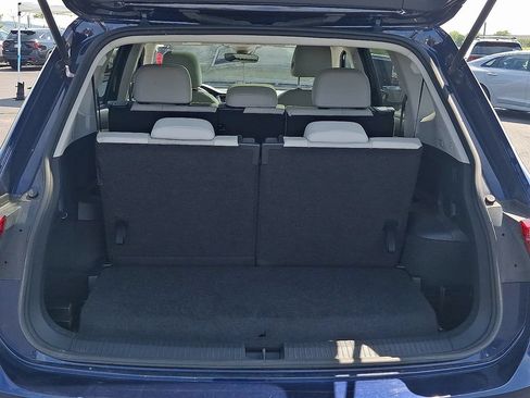 Used 2023 Volkswagen Tiguan SE w/ Panoramic Sunroof Package FWD image 28