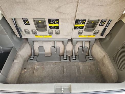 Used 2012 Toyota Sienna LE image 21