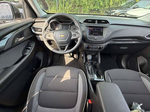Used 2023 Chevrolet TrailBlazer LT FWD image 13