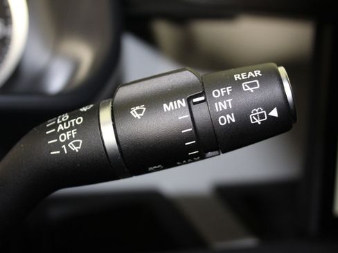 Used 2023 Land Rover Defender 90 S image 26