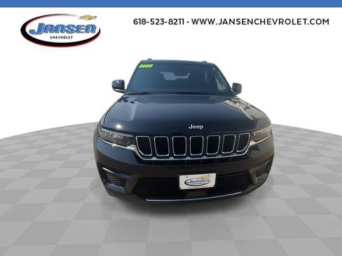 Used 2025 Jeep Grand Cherokee Laredo AWD/4WD image 3