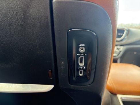 Used 2022 Chrysler Pacifica Pinnacle FWD image 56