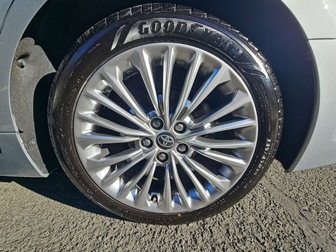 Used 2021 Toyota Avalon Limited w/ Advanced Safety Package image 19