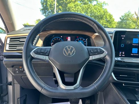 Used 2024 Volkswagen Atlas SE w/ Panoramic Sunroof Package AWD/4WD image 12