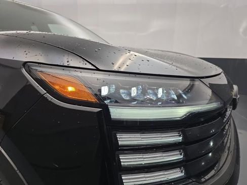 Used 2025 Nissan Kicks SR image 13