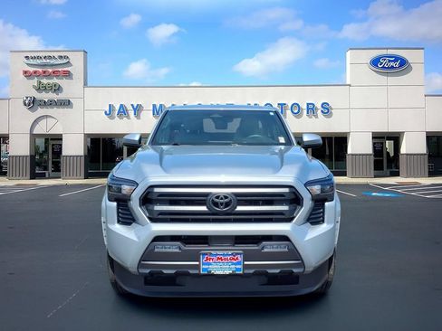 Used 2025 Toyota Tacoma SR5 AWD/4WD image 9