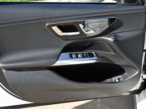 Used 2025 Mercedes-Benz E 350 Sedan image 9