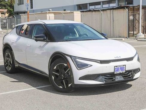 New 2025 Kia EV6 Wind image 2
