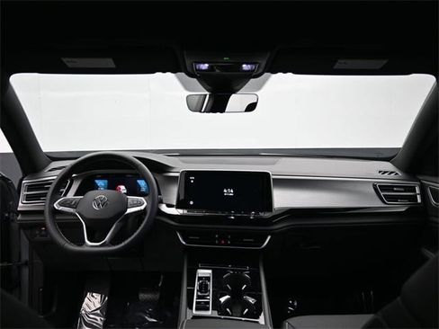 New 2026 Volkswagen Atlas Cross Sport SE image 10