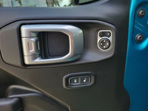 Used 2024 Jeep Wrangler Unlimited AWD/4WD image 17