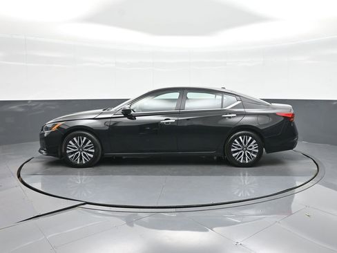 Used 2025 Nissan Altima 2.5 SV image 19