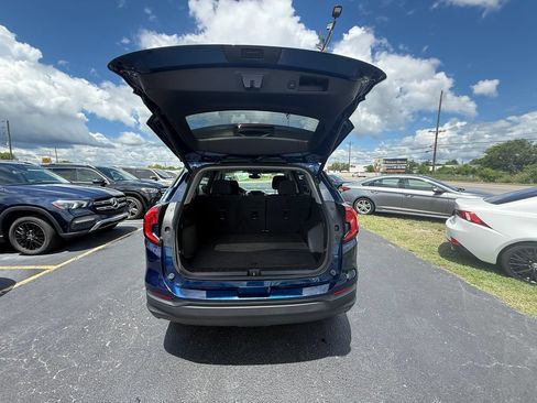 Used 2022 GMC Terrain SLE w/ Driver Convenience Package FWD image 5