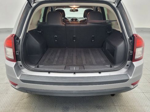 Used 2016 Jeep Compass Latitude image 29