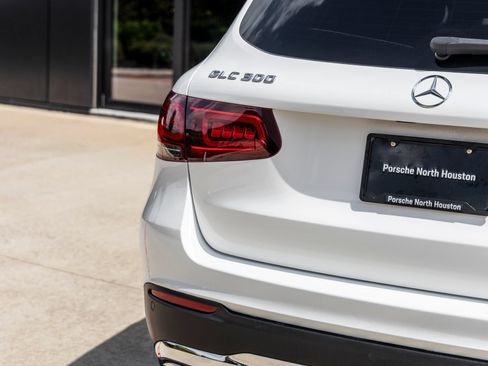 Used 2021 Mercedes-Benz GLC 300 4MATIC w/ Multimedia Package image 11