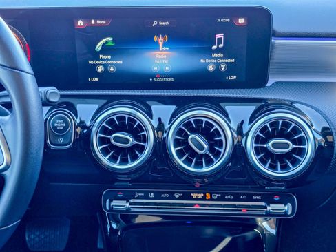 Used 2021 Mercedes-Benz A 220 image 33