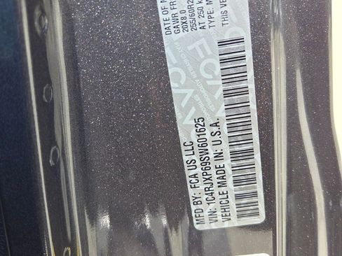 Used 2025 Jeep Wrangler Unlimited Sahara AWD/4WD image 4