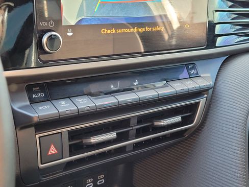 Used 2025 Toyota Camry SE image 25