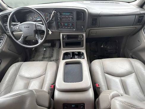 Used 2005 GMC Yukon XL SLT w/ SLT Preferred Equipment Group RWD image 14