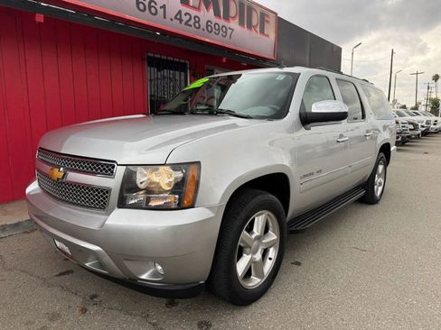 Used 2013 Chevrolet Suburban LTZ RWD image 2
