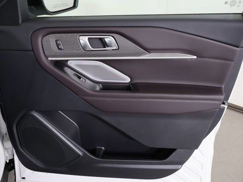 New 2026 Ford Explorer Platinum image 10