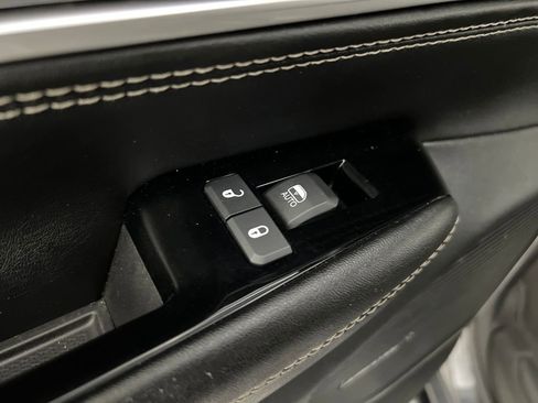 Used 2024 Jeep Wagoneer L Series II RWD image 17