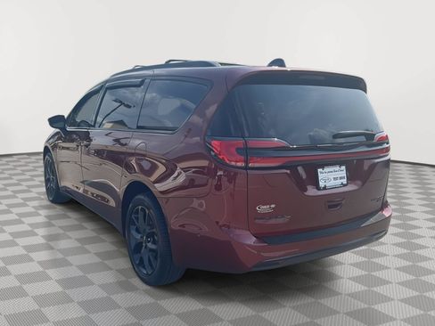 Used 2023 Chrysler Pacifica Limited w/ Uconnect Theater Family Group AWD/4WD image 7