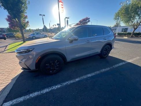 Used 2023 Honda CR-V LX image 10