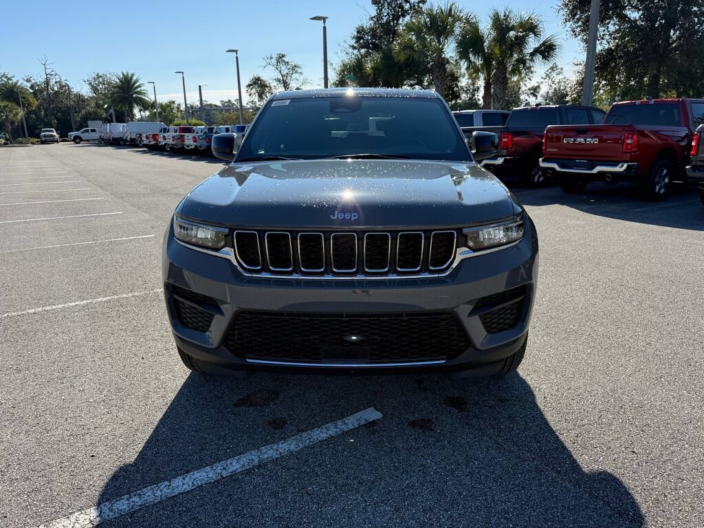 New 2027 Jeep Grand Cherokee Laredo RWD image 8
