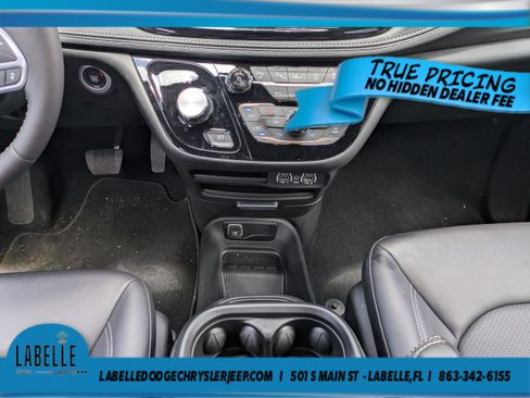 Used 2025 Chrysler Pacifica Select AWD/4WD image 18