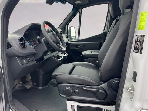 Used 2024 Mercedes-Benz Sprinter 3500 image 6