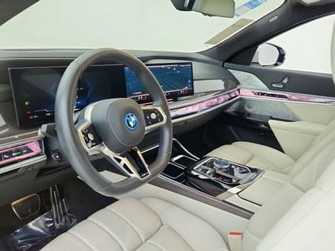 Used 2023 BMW i7 xDrive60 w/ Executive Package 2 image 19