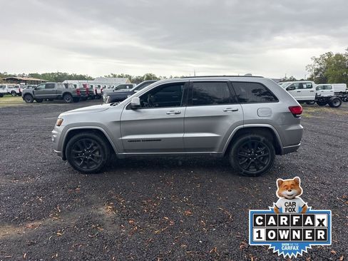 Used 2018 Jeep Grand Cherokee Altitude image 2