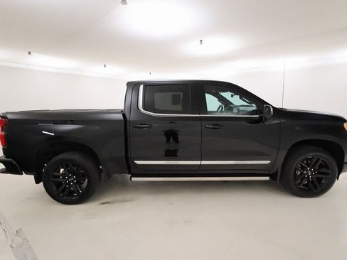 Used 2024 Chevrolet Silverado 1500 High Country w/ Technology Package image 2