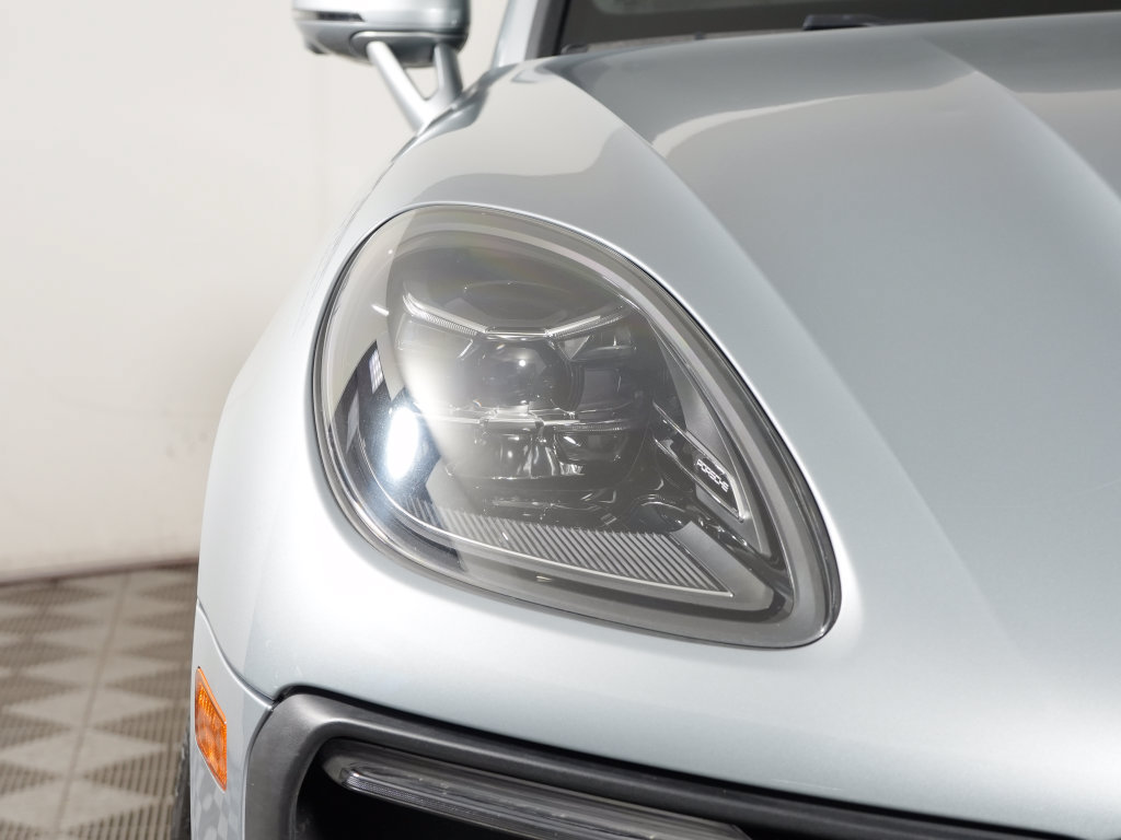 Certified 2025 Porsche Macan w/ Premium Package Plus AWD/4WD image 11