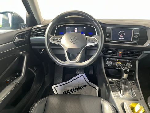 Certified 2022 Volkswagen Jetta SE image 19