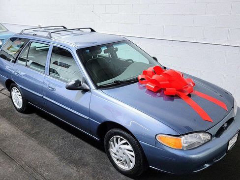 Used 1999 Ford Escort SE image 31