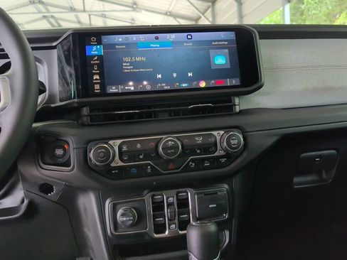 Used 2025 Jeep Wrangler Unlimited Sahara w/ Safety Group image 9