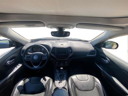 Used 2019 Jeep Cherokee Latitude Plus w/ Comfort/Convenience Group image 34