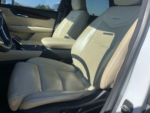 Used 2017 Cadillac XT5 Luxury FWD image 34