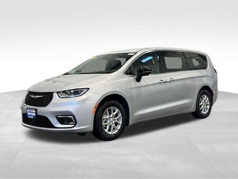 New 2026 Chrysler Pacifica Select FWD image 4