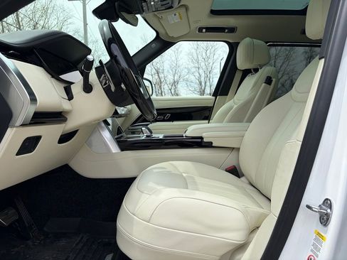 New 2025 Land Rover Range Rover SE AWD/4WD image 11
