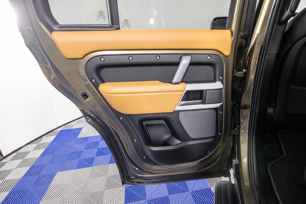 Used 2024 Land Rover Defender 110 X-Dynamic SE AWD/4WD image 14